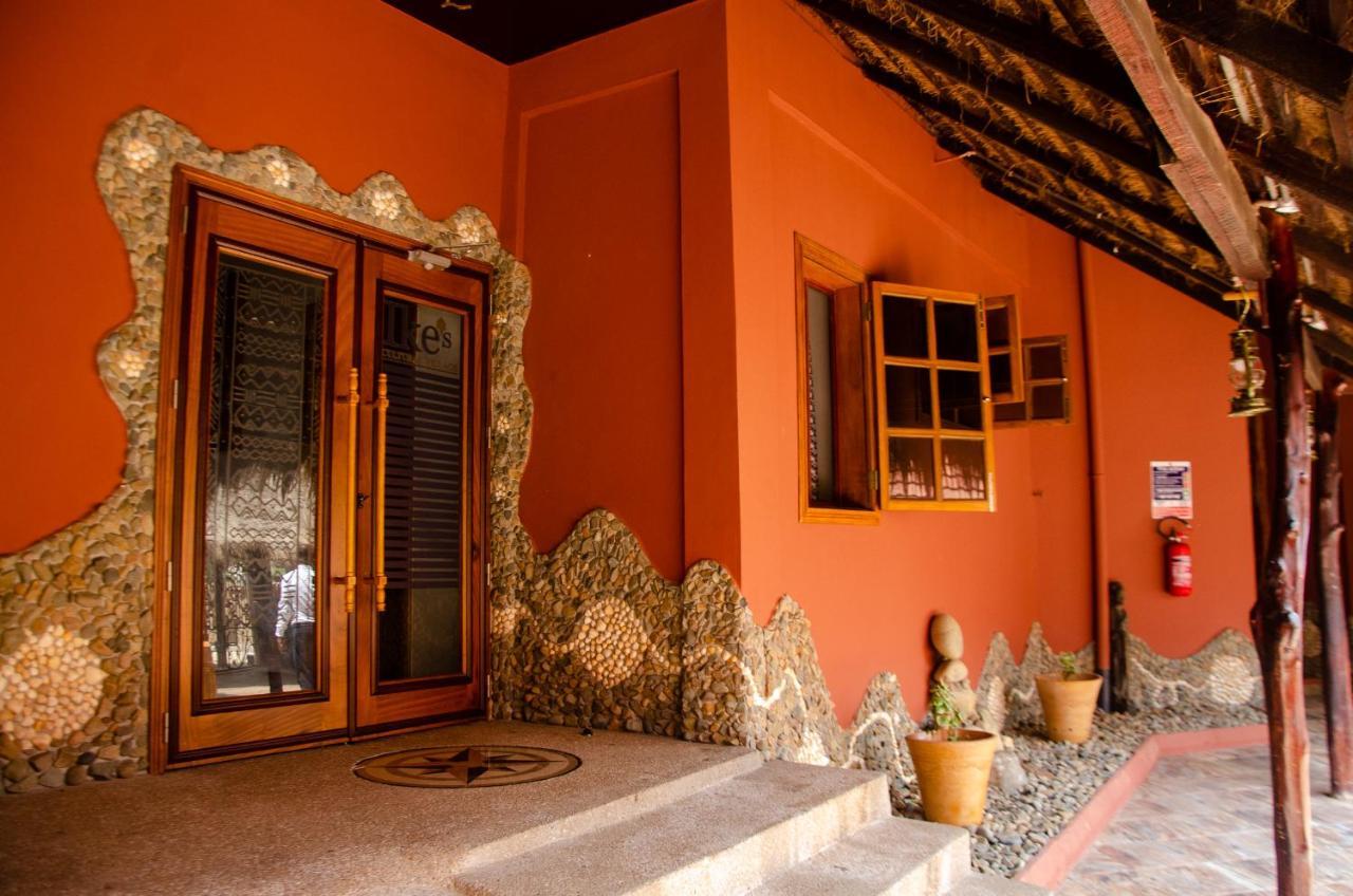 Ike'S Cultural Village Kumasi Exterior foto