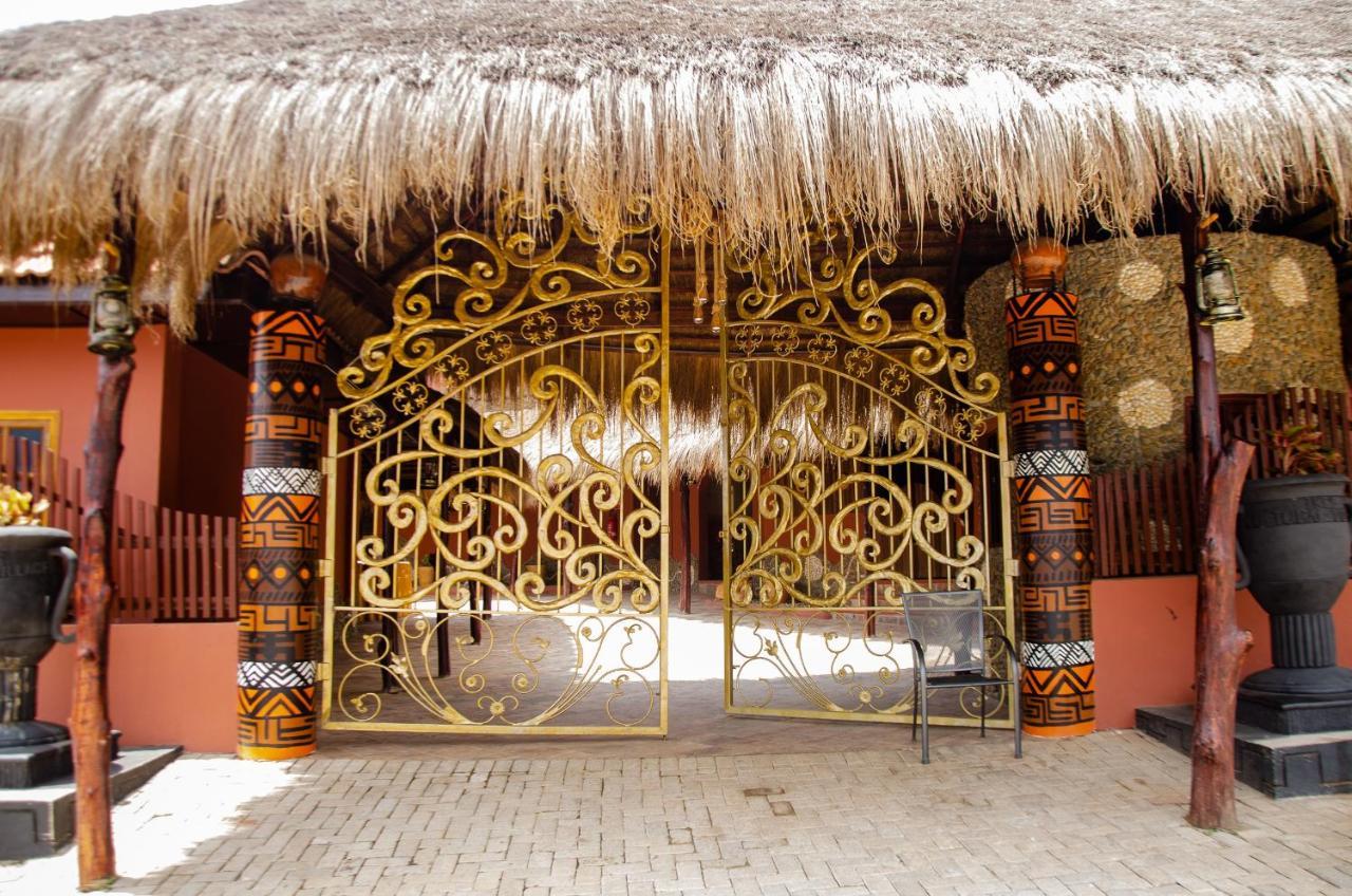 Ike'S Cultural Village Kumasi Exterior foto